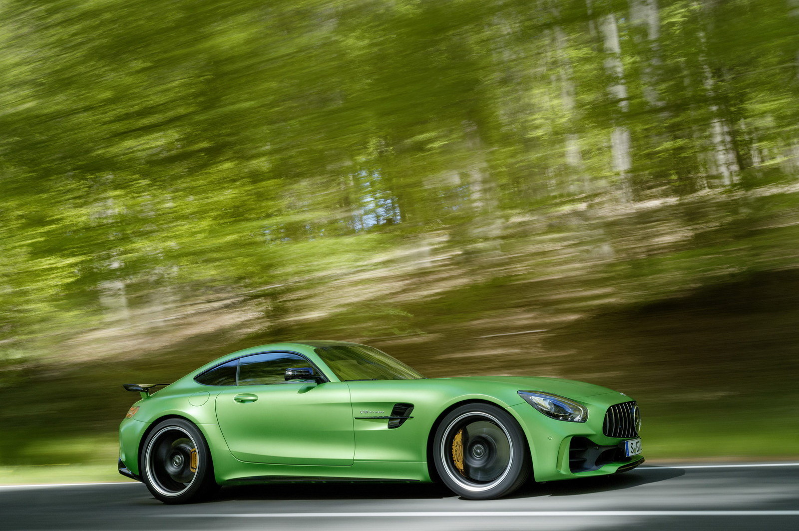 1600x1063, 347 Kb / Mercedes, AMG GT R, зелёный, дорога, деревья, скорость