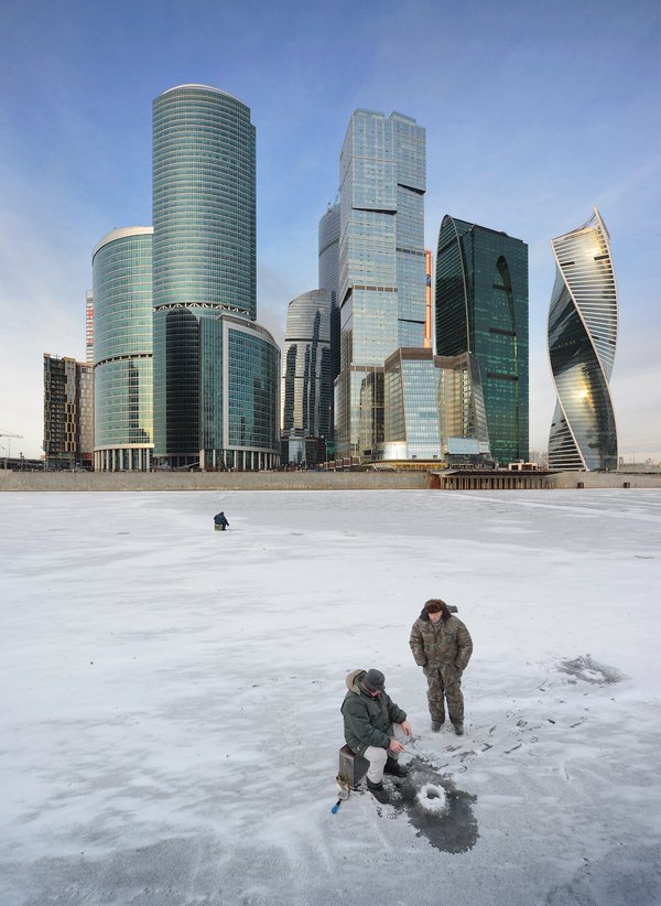 600x822, 88 Kb / Москва, рыбалка, небоскребы
