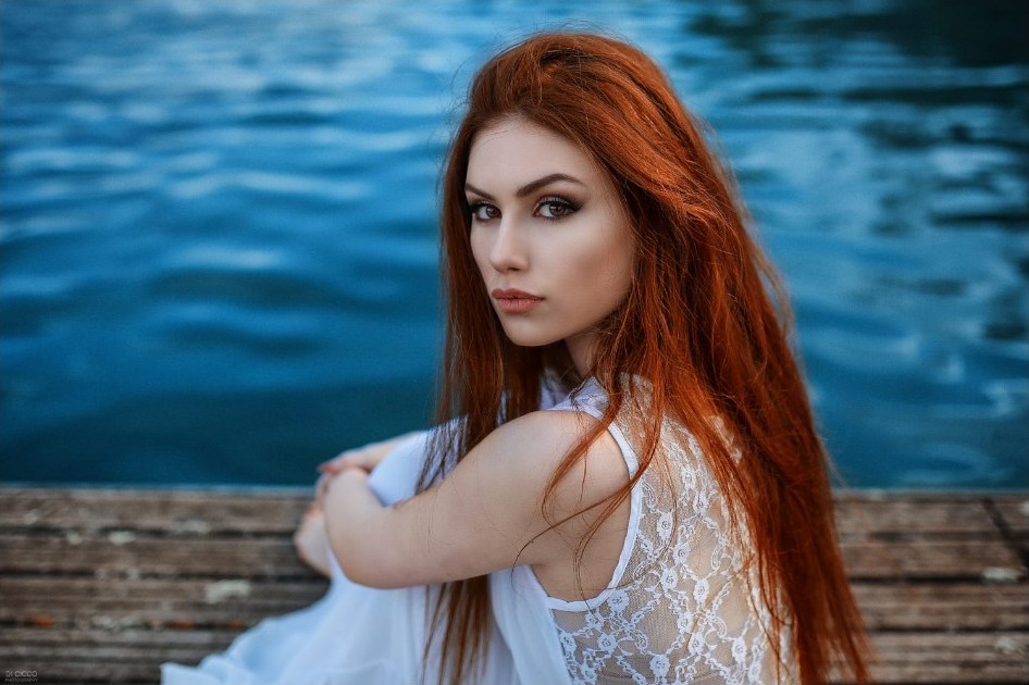 946x630, 123 Kb / взгляд, рыжая, в белом, вода, белое