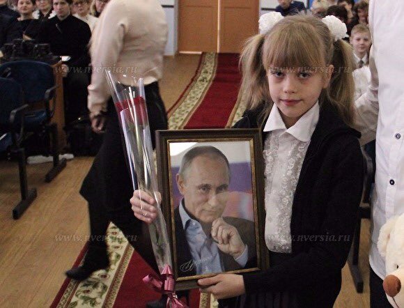 580x442, 52 Kb / школьница, путин, обещание, портрет, политота