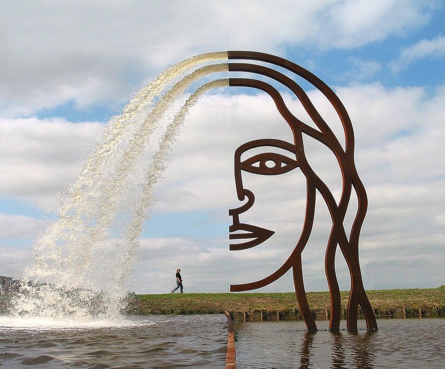 900x746, 217 Kb / фонтан, скульптура, волосы, девушка, вода