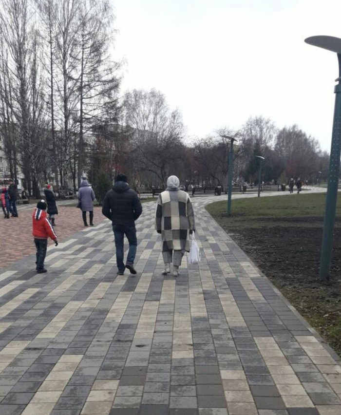 700x852, 127 Kb / тротуар, пальто, мимикрия