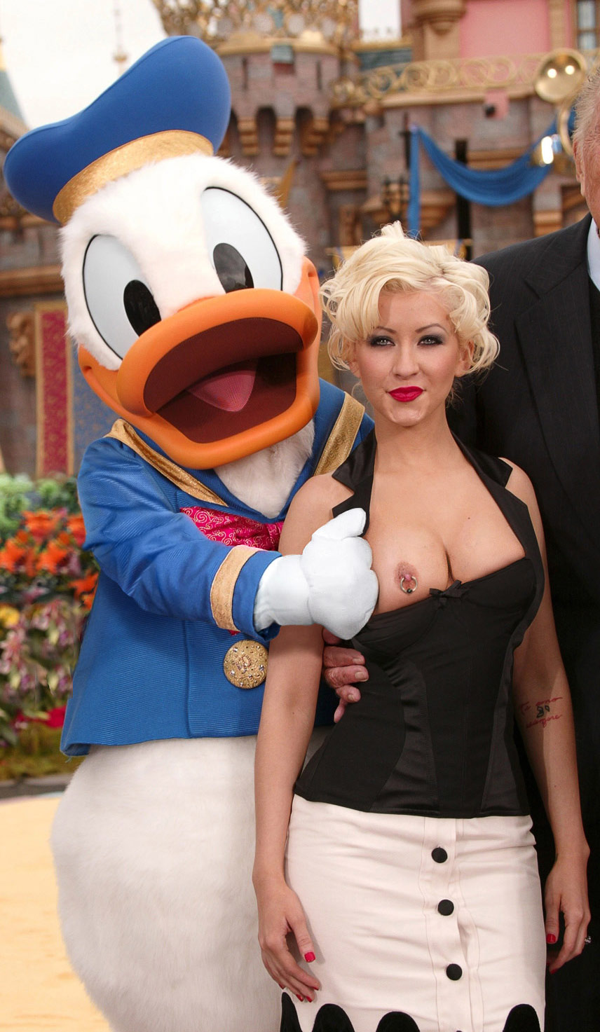 856x1473, 217 Kb / девка, сиська, дональд, дак, фотошоп, кристина агилера, Christina Aguilera