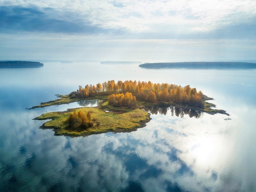 854x640, 117 Kb / остров, вода, отражения, облака
