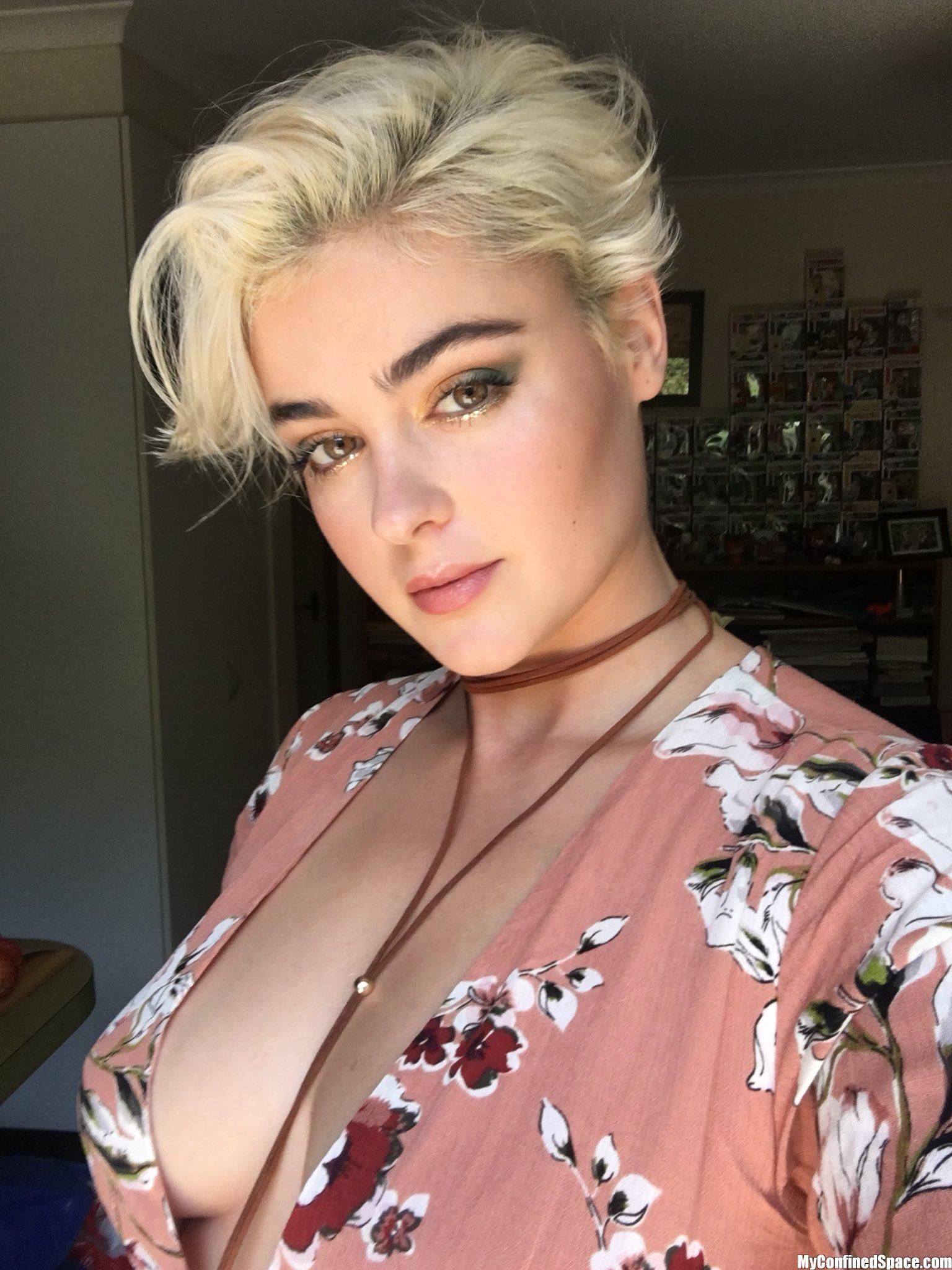 1536x2048, 333 Kb / Блондинка, шнурок, Stefania Ferrario, Стефания Феррарио