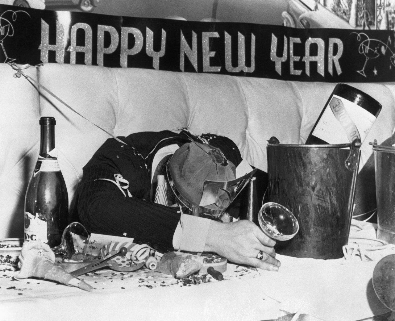 1280x1040, 227 Kb / ч/б, hny, шампанское, бокал