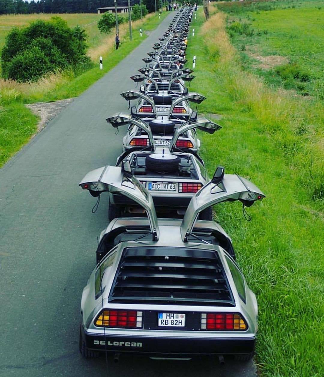 1080x1255, 162 Kb / дорога, поле, луг, автомобиль, DeLorean DMC-12, Делориан