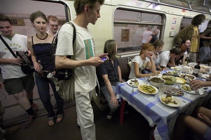 700x465, 80 Kb / пир в метро