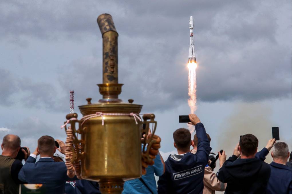 1020x680, 48 Kb / ракета, взлёт, запуск, старт, самовар, чай, сушки, баранки