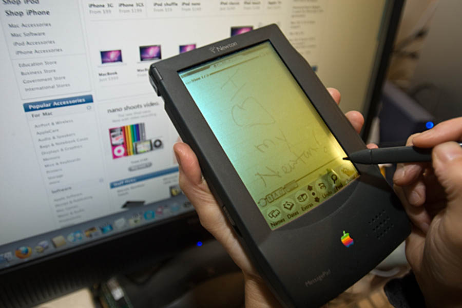 900x600, 66 Kb / Apple, Messagepad, КПК, карманный ПК, стилус, перо, iPad, планшет, компьютер, Newton