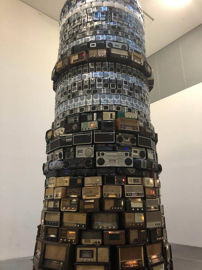 700x933, 87 Kb / колонна, колонки, радиоприёмники, магнитолы, радиолы