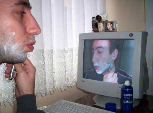490x362, 18 Kb / монитор, бритва, мужик