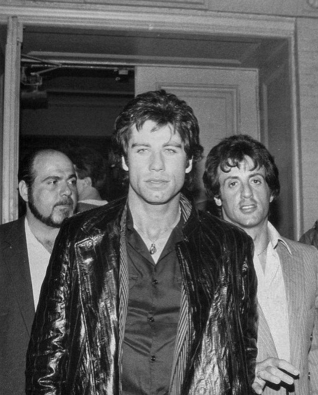 1028x1280, 310 Kb / John Joseph Travolta, Michael Sylvester Gardenzio Stallone, Tony Munafo, Black and white photography, Мунафо, Траволта, Сталлоне, ч/б