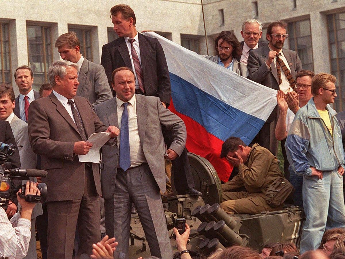 1200x900, 334 Kb / Ельцин, Золотов, флаг, Коржаков