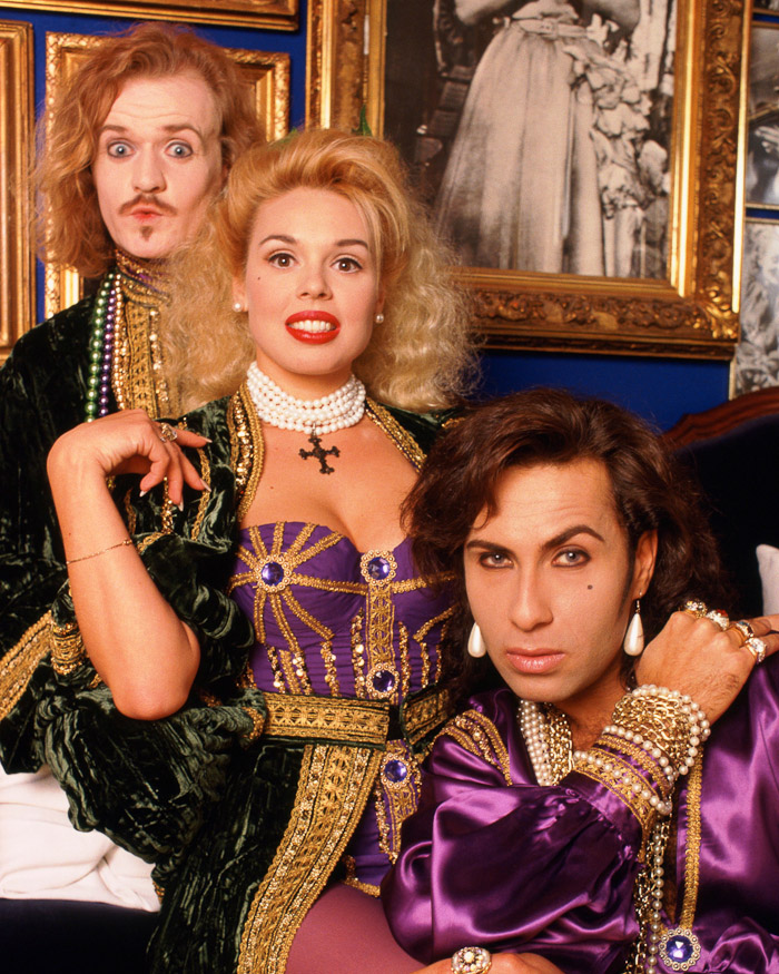 700x875, 249 Kb / Army of Lovers, музыка, группа армия любовников, браслет, кольцо, рубаха, бусы, жемчуг