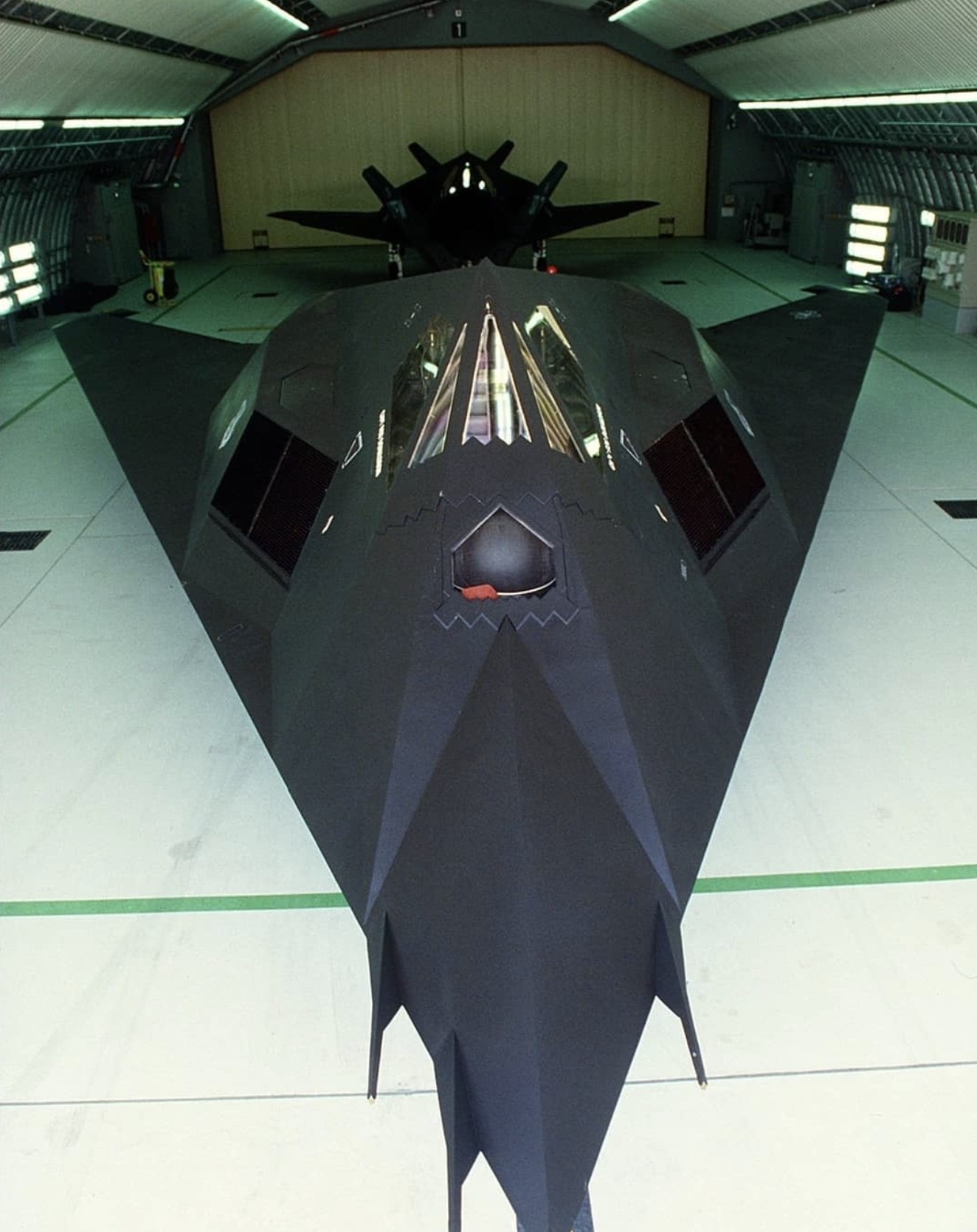 1324x1670, 284 Kb / самолет, ангар, Lockheed F-117 Nighthawk, Локхид F-117 «Ночной ястреб», стелс