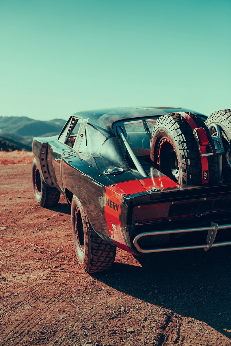 800x1200, 360 Kb / ралли, hemi, запаска, автомобиль, dodge charger, додж чарджер, внедорожник