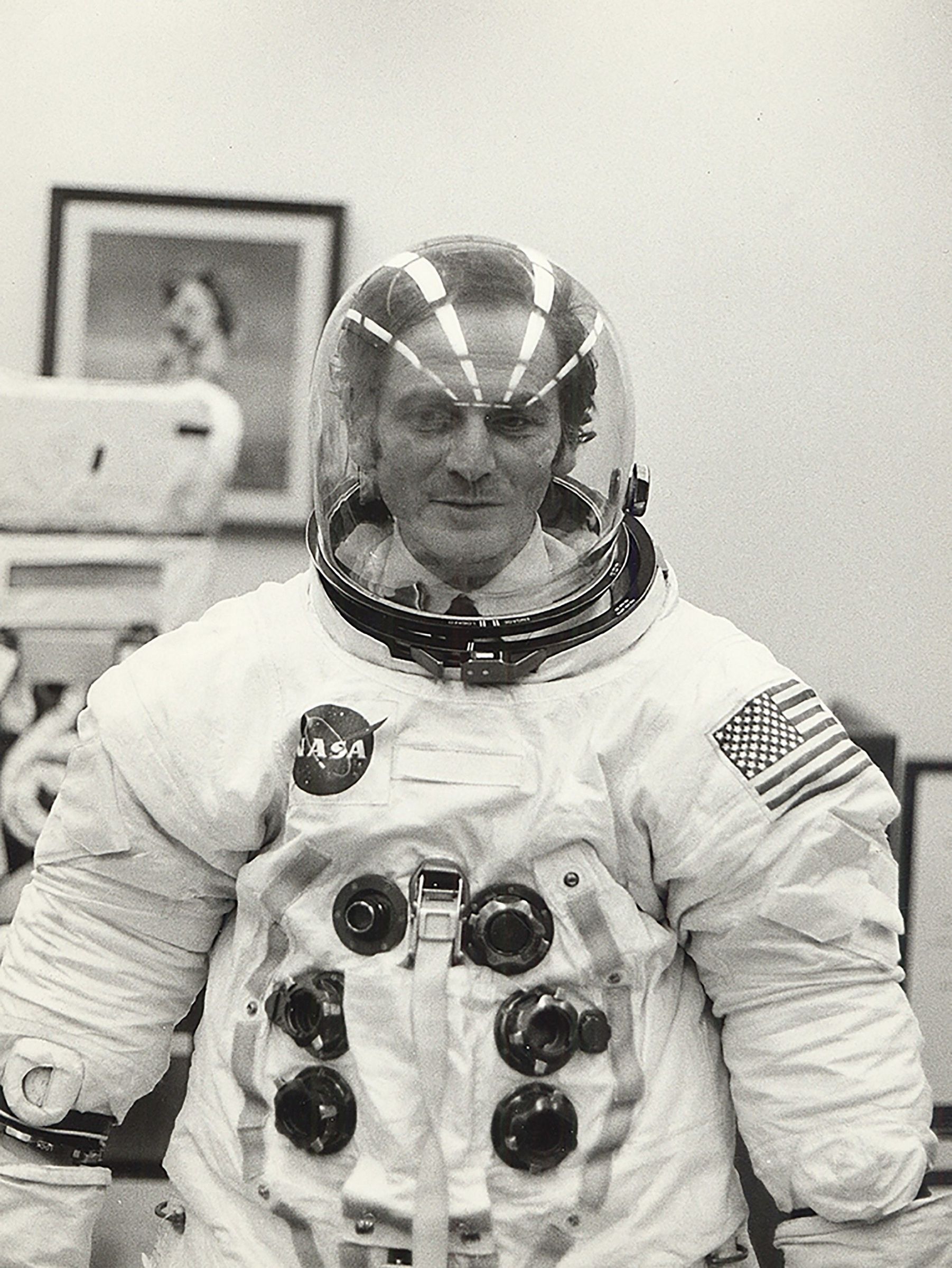 1802x2399, 548 Kb / Пьер Карден, скафандр, ч/б, мода, Appollo 11, NASA, США, флаг
