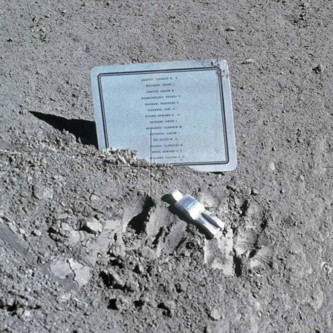 650x650, 157 Kb / Гагарин, День космонавтики