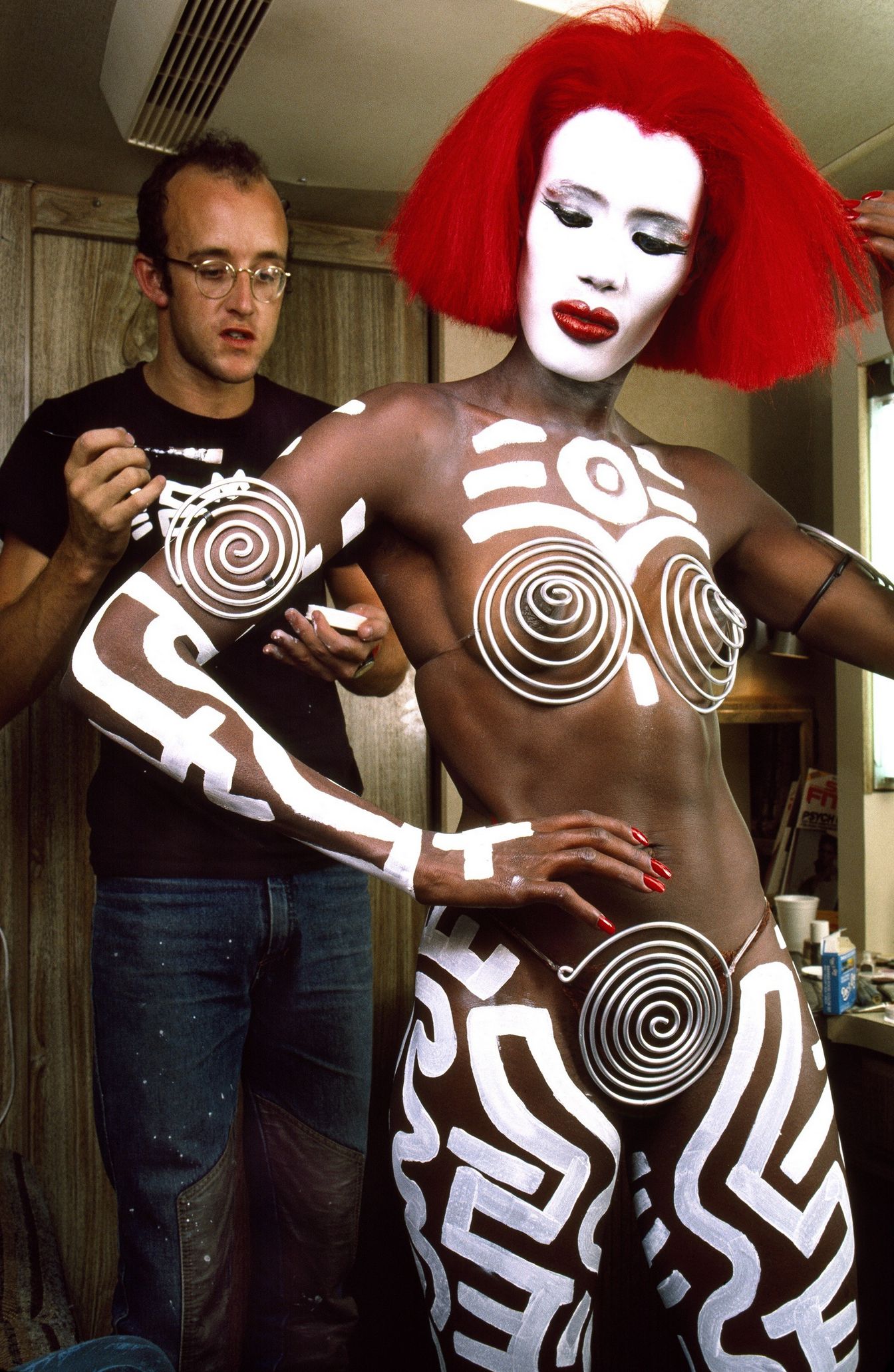 1344x2061, 427 Kb / Грейс Джонс, Grace jones, спираль, бодиарт
