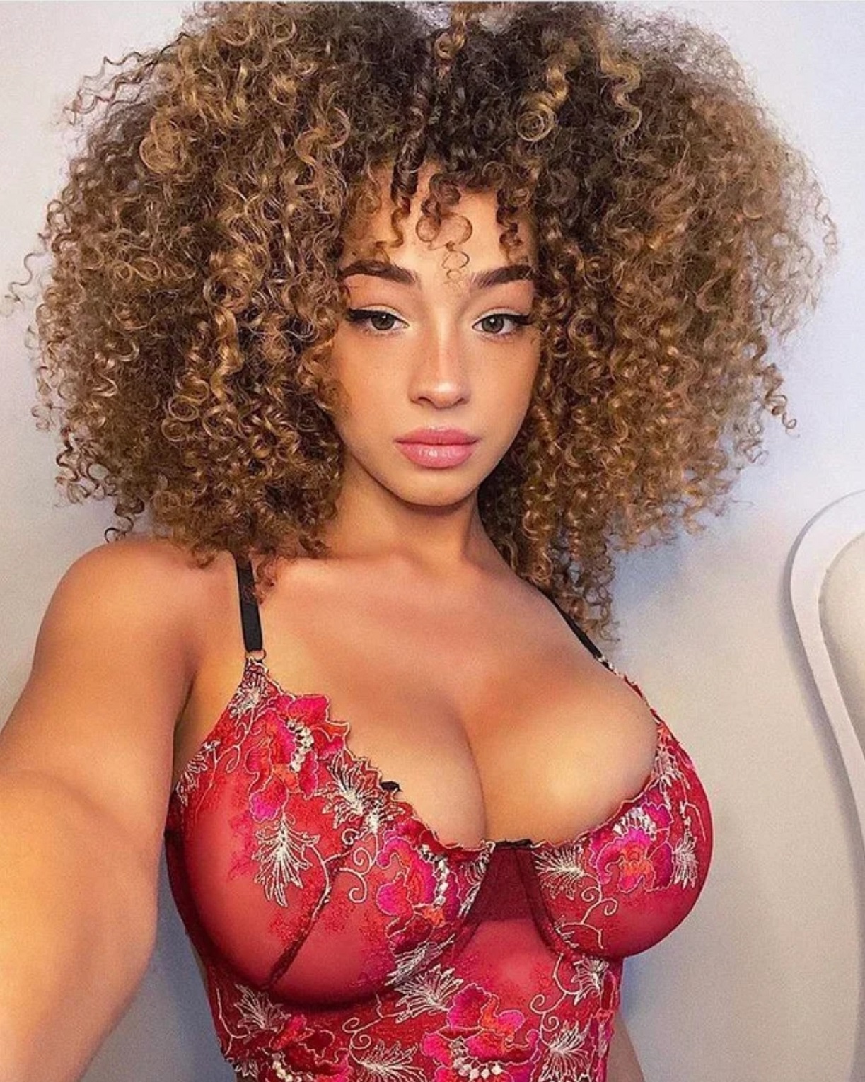 1223x1530, 583 Kb / причёска, боди, Dana Curly