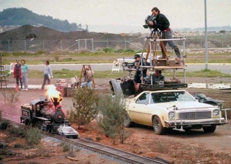750x533, 136 Kb / назад в будущее, съёмки, камера, delorean, поезд, рельсы
