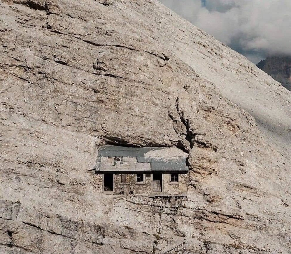 1000x873, 356 Kb / скала, дом, убежище, Monte Cristallo