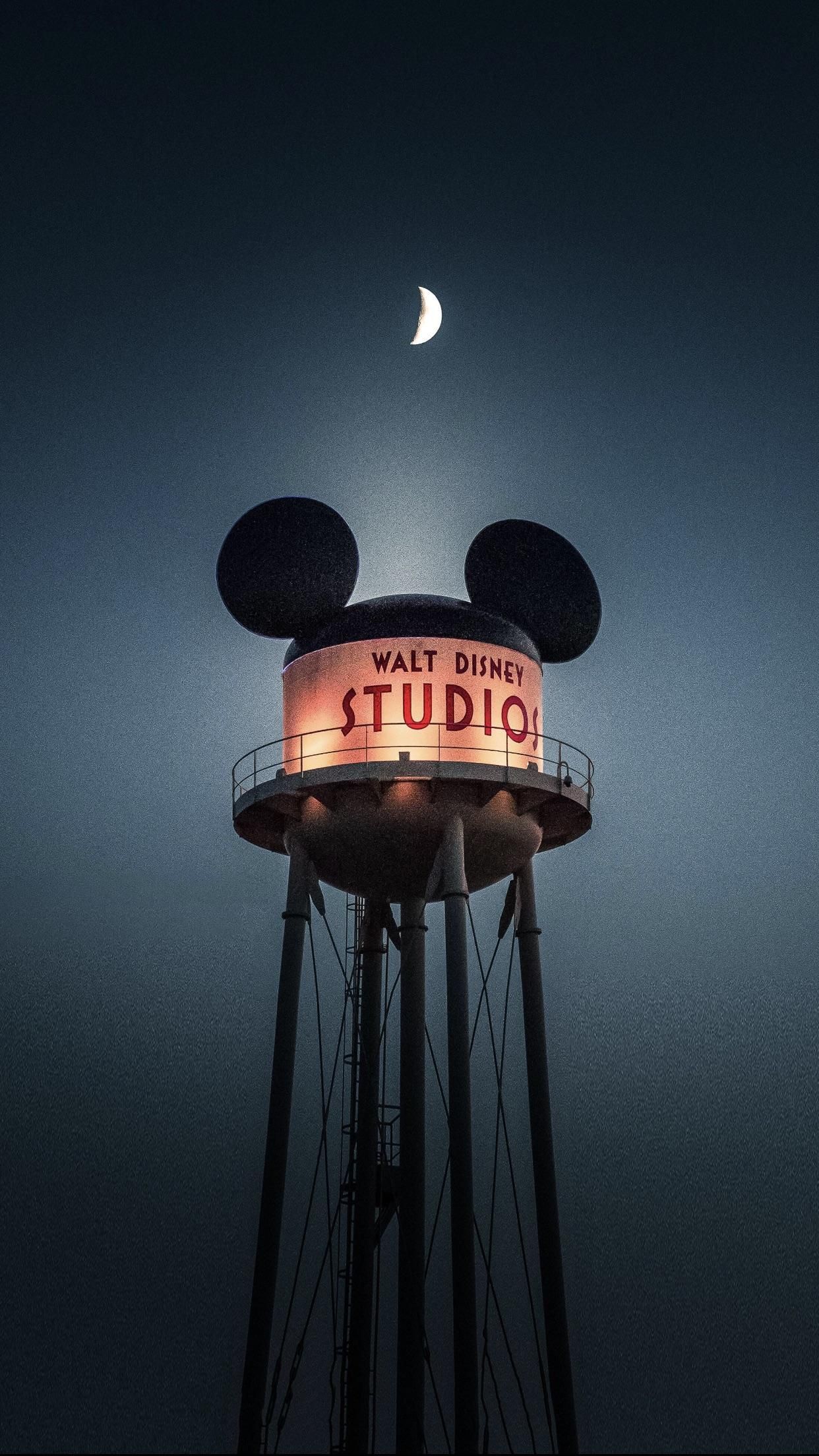 1242x2208, 382 Kb / водонапорная башня, микки маус, уши, walt disney, месяц