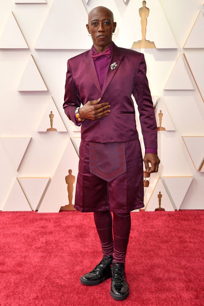666x999, 113 Kb / Уэсли Снайпс, Wesley Snipes, Оскар, очки, шорты, негр, браслет, брошка, серьги