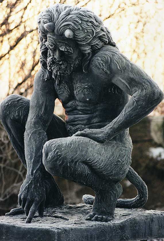 571x838, 100 Kb / скульптура, фавн, иней
