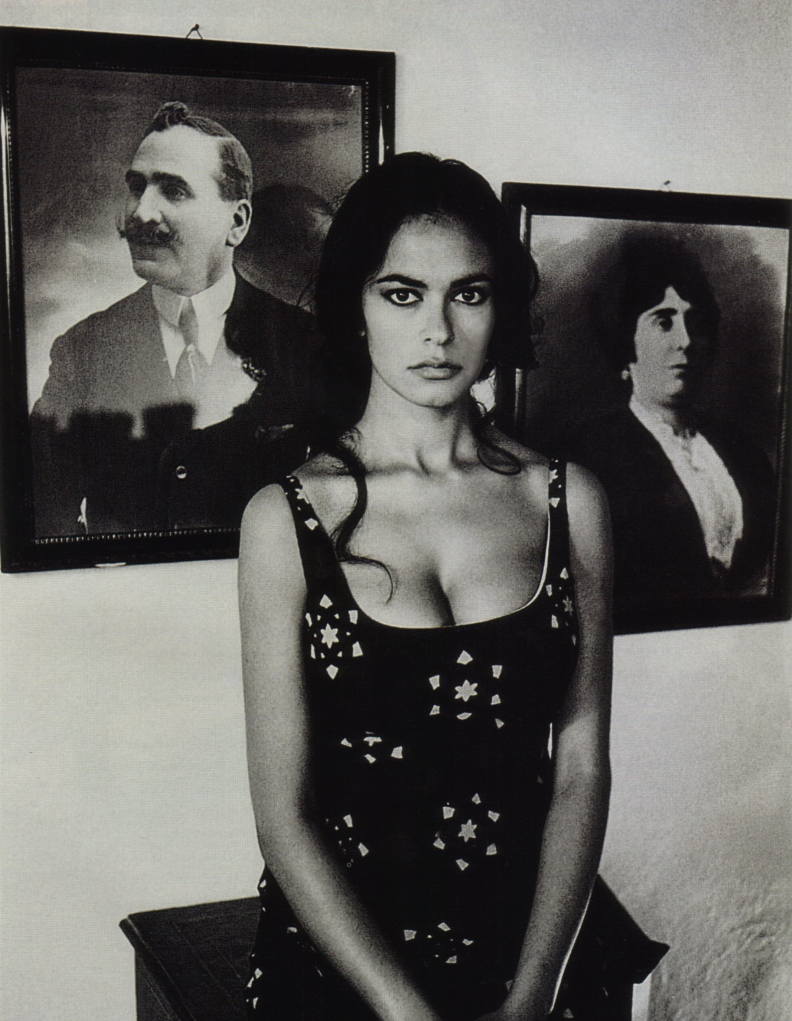 1589x2048, 427 Kb / женщина, портреты, ч/б, Maria Grazia Cucinotta