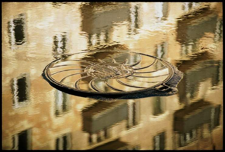 740x501, 57 Kb / люк, вода