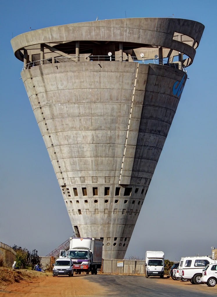 747x1024, 121 Kb / Гаутенг, ЮАР, конус, водонапорная башня