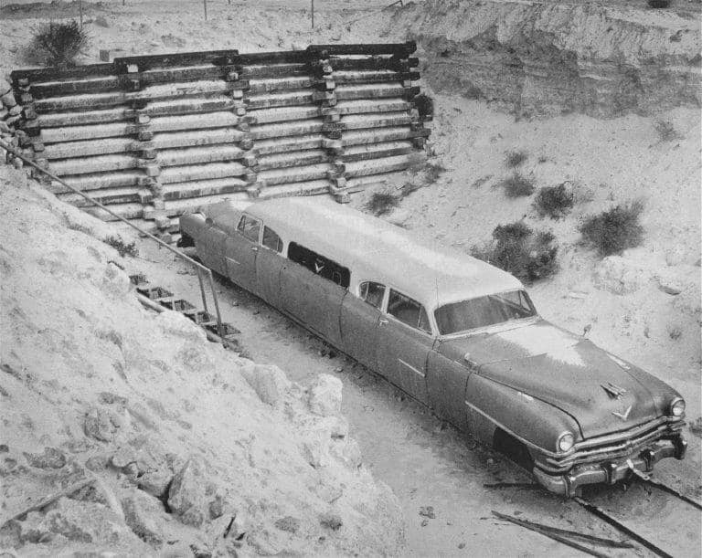 768x611, 113 Kb / автомобиль, классика, ретро, ч/б, США, Калифорния, рудник, chrysler