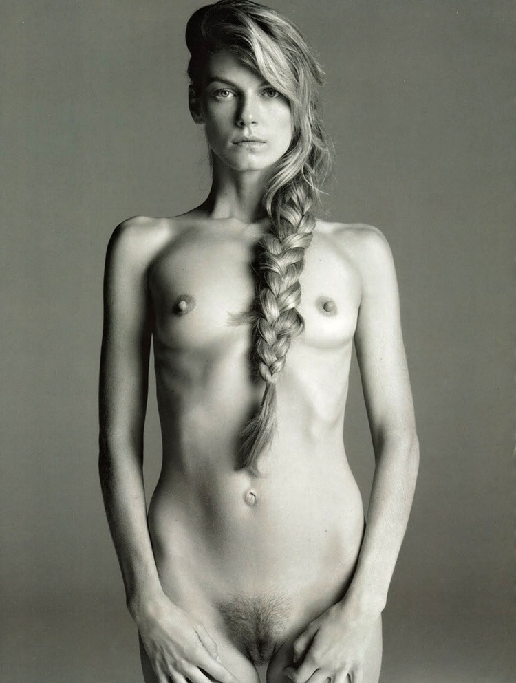 750x993, 146 Kb / Angela Lindvall, коса, голая, мохнатка, ч/б