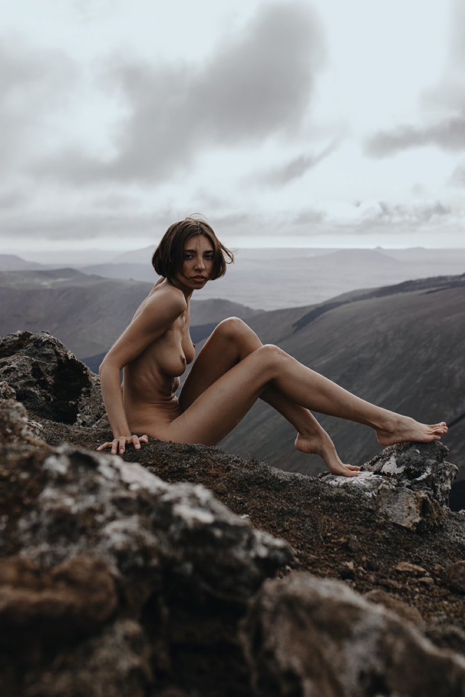 941x1410, 188 Kb / Irina Lozovaya, голая, горы, скалы, ирина лозовая