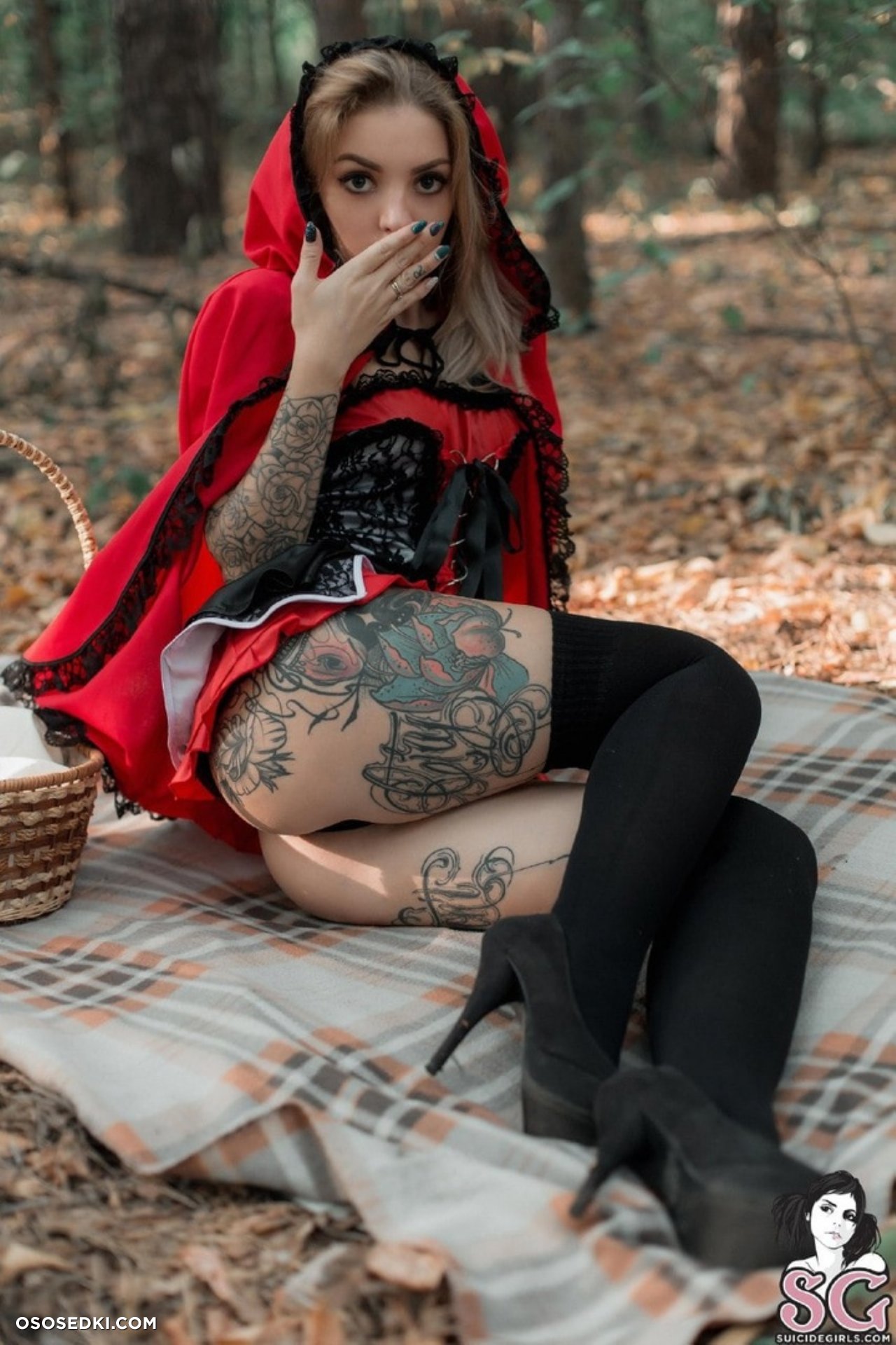 1280x1920, 296 Kb / красная шапочка, корзинка, покрывало, лес, тату, Elisa Rose, elisarose_sg
