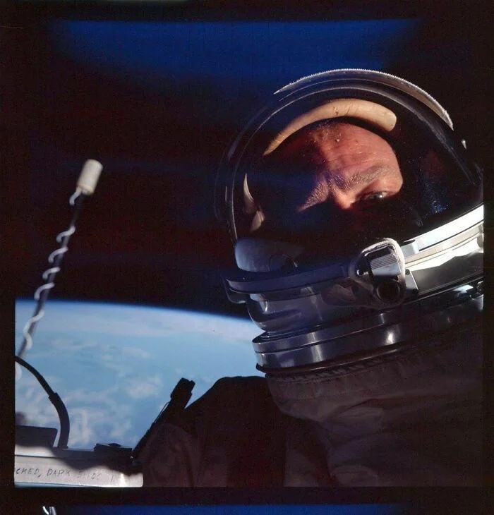 700x730, 60 Kb / Базз Олдрин, космос, селфи, NASA, скафандр, космонавт