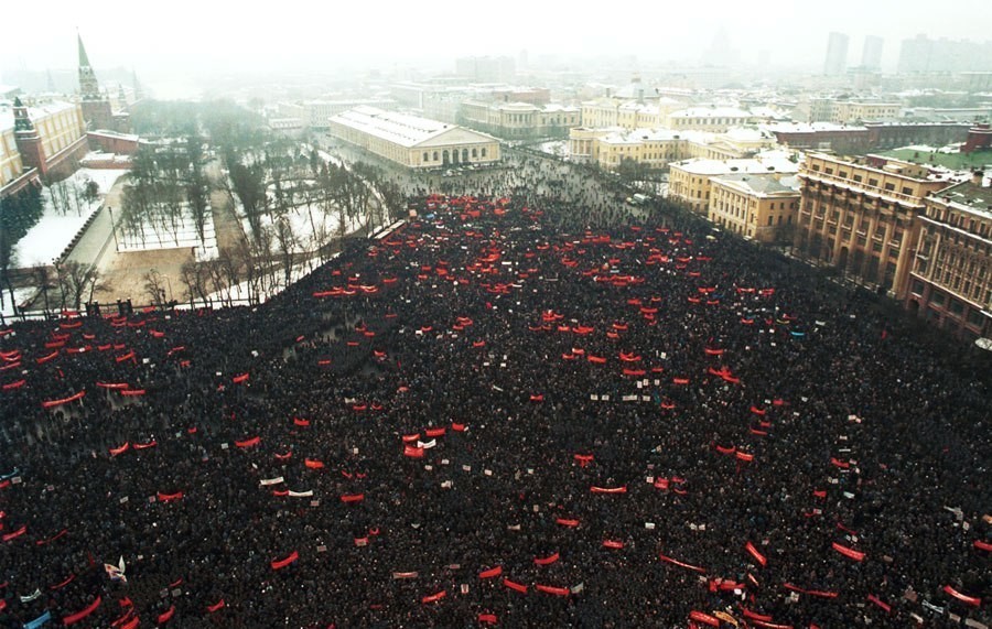 900x571, 159 Kb / митинг, Москва, СССР, манежная