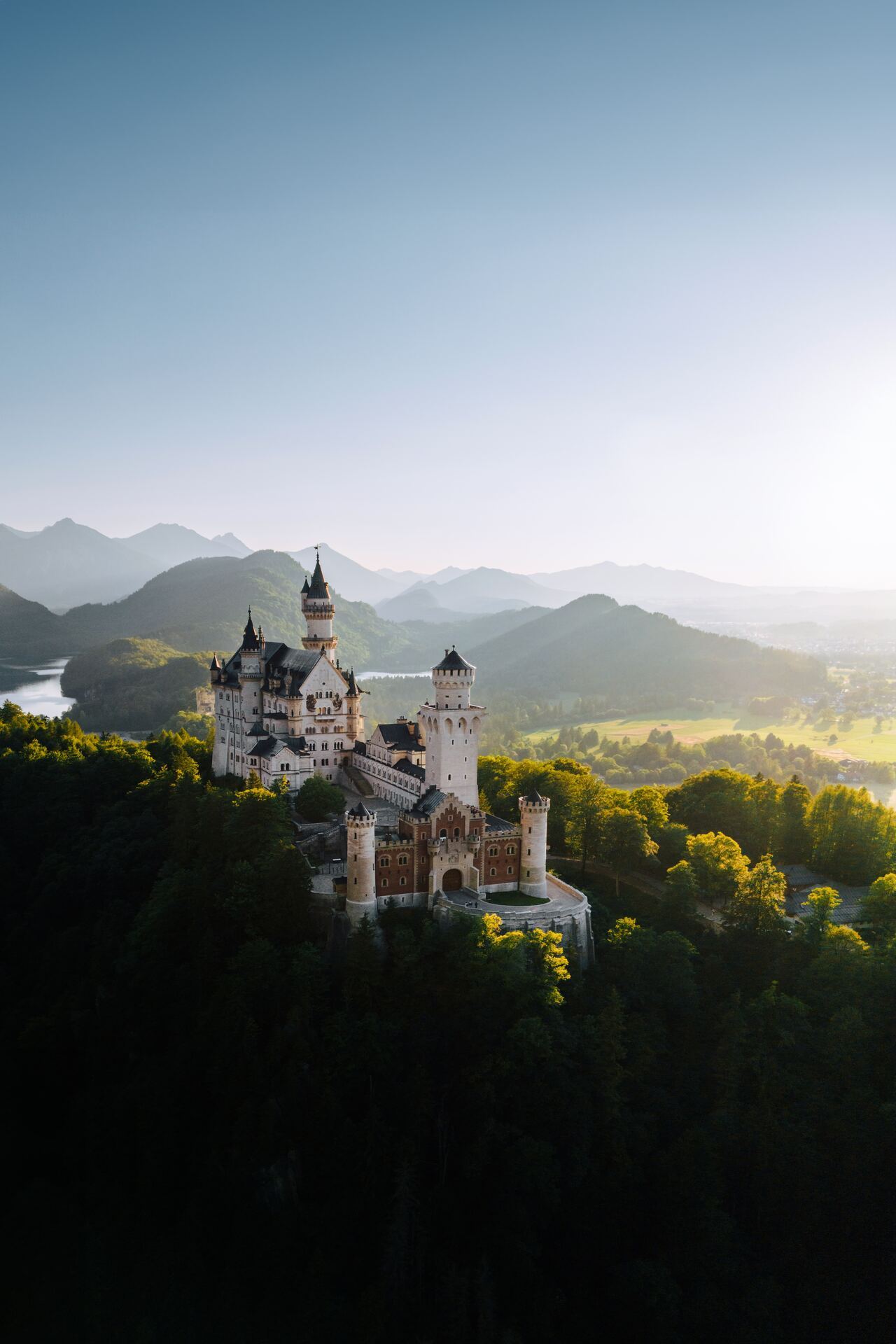 1280x1920, 161 Kb / Neuschwanstein, замок, горы, Нойшванштайн