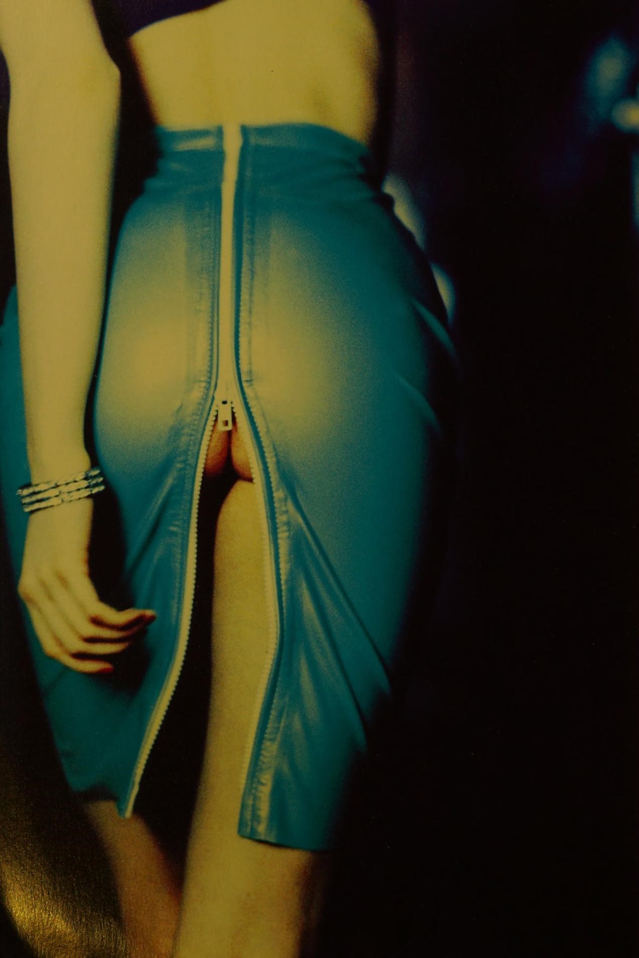 1270x1903, 165 Kb / попа, юбка, молния, замок, без головы, Ellen von Unwerth, Photography of the Nineties