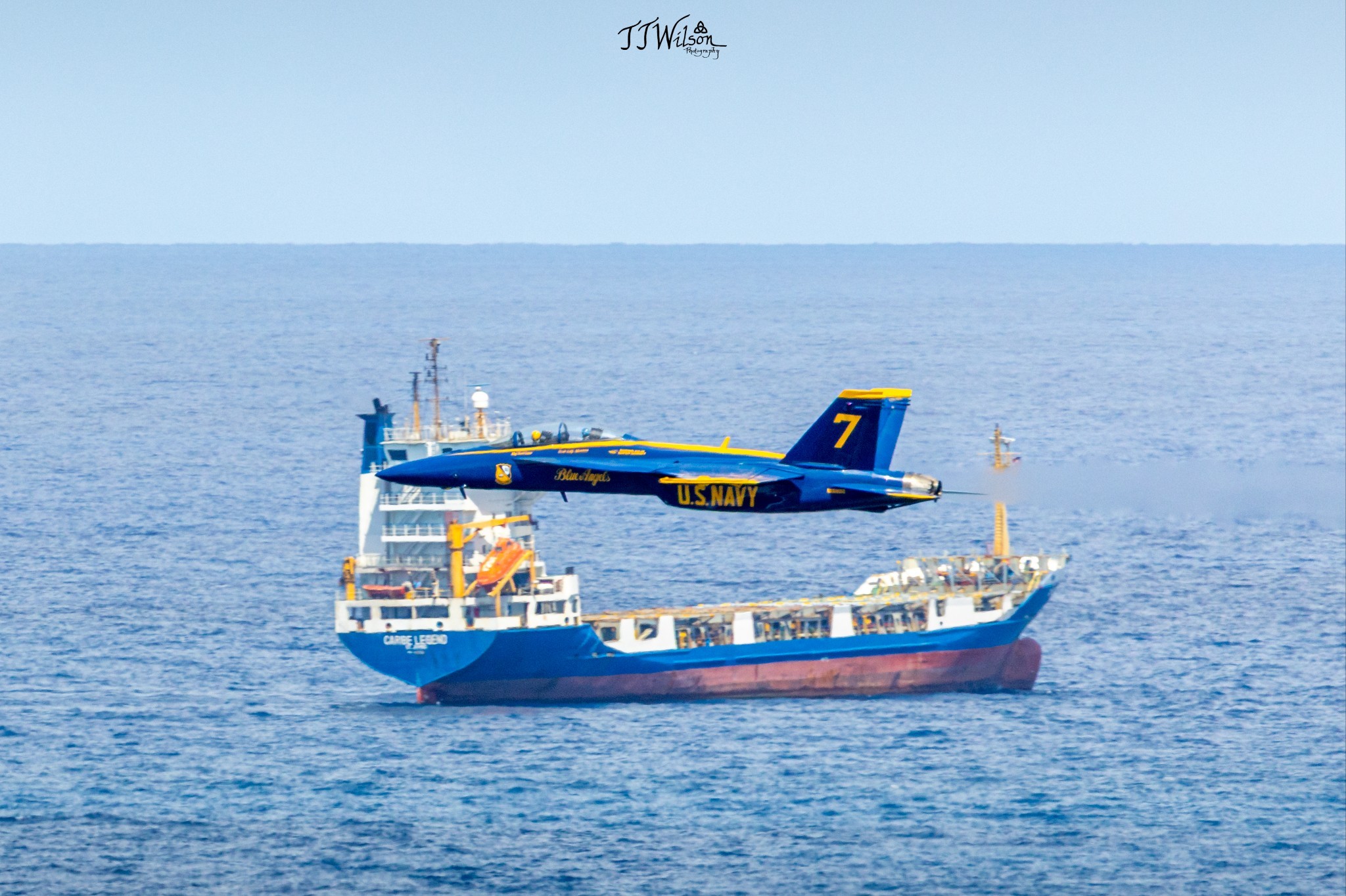 2048x1365, 529 Kb / истребитель, Boeing, самолет, судно, сухогруз, контейнеровоз