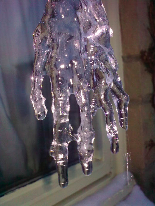 520x693, 63 Kb / рука, лед