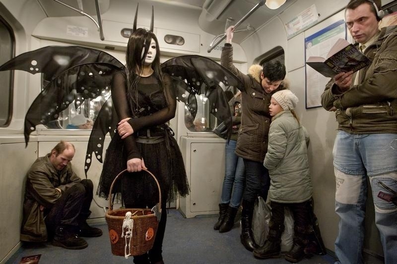 800x533, 97 Kb / хеллоуин, метро