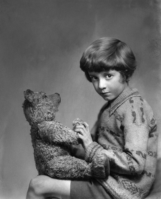 567x700, 105 Kb / Кристофер Робин, Вини-Пух, медведь, мальчик, ч/б, мультфильм