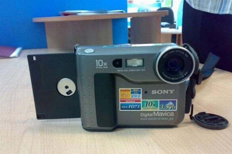 792x527, 44 Kb / sony, фотоаппарат, дискета, fdd