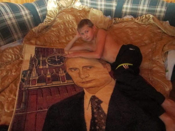 604x453, 54 Kb / путин, мальчик, кремль, плед