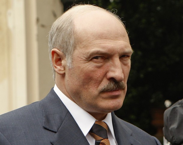 610x484, 56 Kb / лукашенко, как на говно