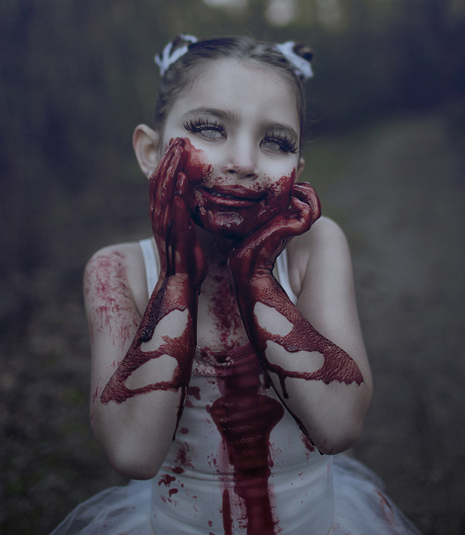 656x754, 223 Kb / девочка, кровь, ужас, лес