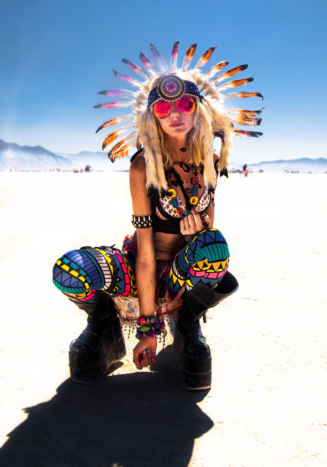 1120x1600, 288 Kb / очки, Ian Brewer, anya, куп, пустыня, перья, индеец, burning man 2013